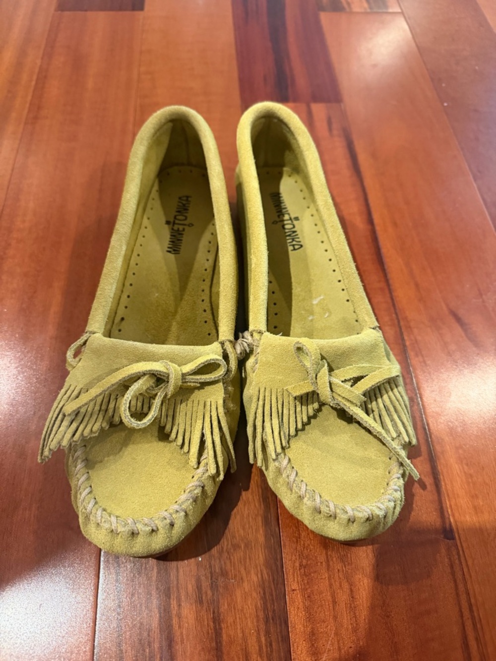 5/$25!! Minnetonka Women’s Spring Green Suede Fringe Moccasins